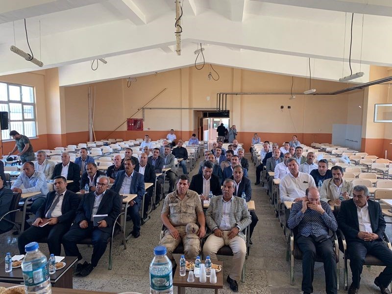 İlçemiz Kaymakamı Metin Esen Çamlıdere Mahallesinde Muhtarlarla Bir Araya Geldi